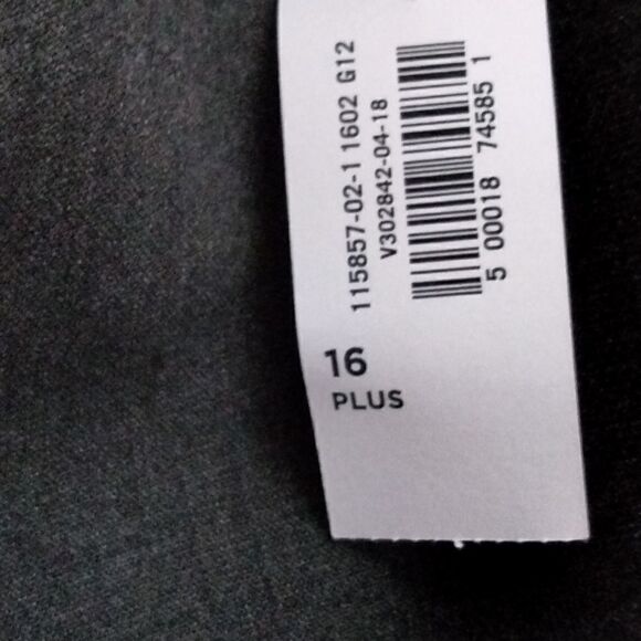 New without tags."Old Navy" woman's dress pants - Picture 7 of 8